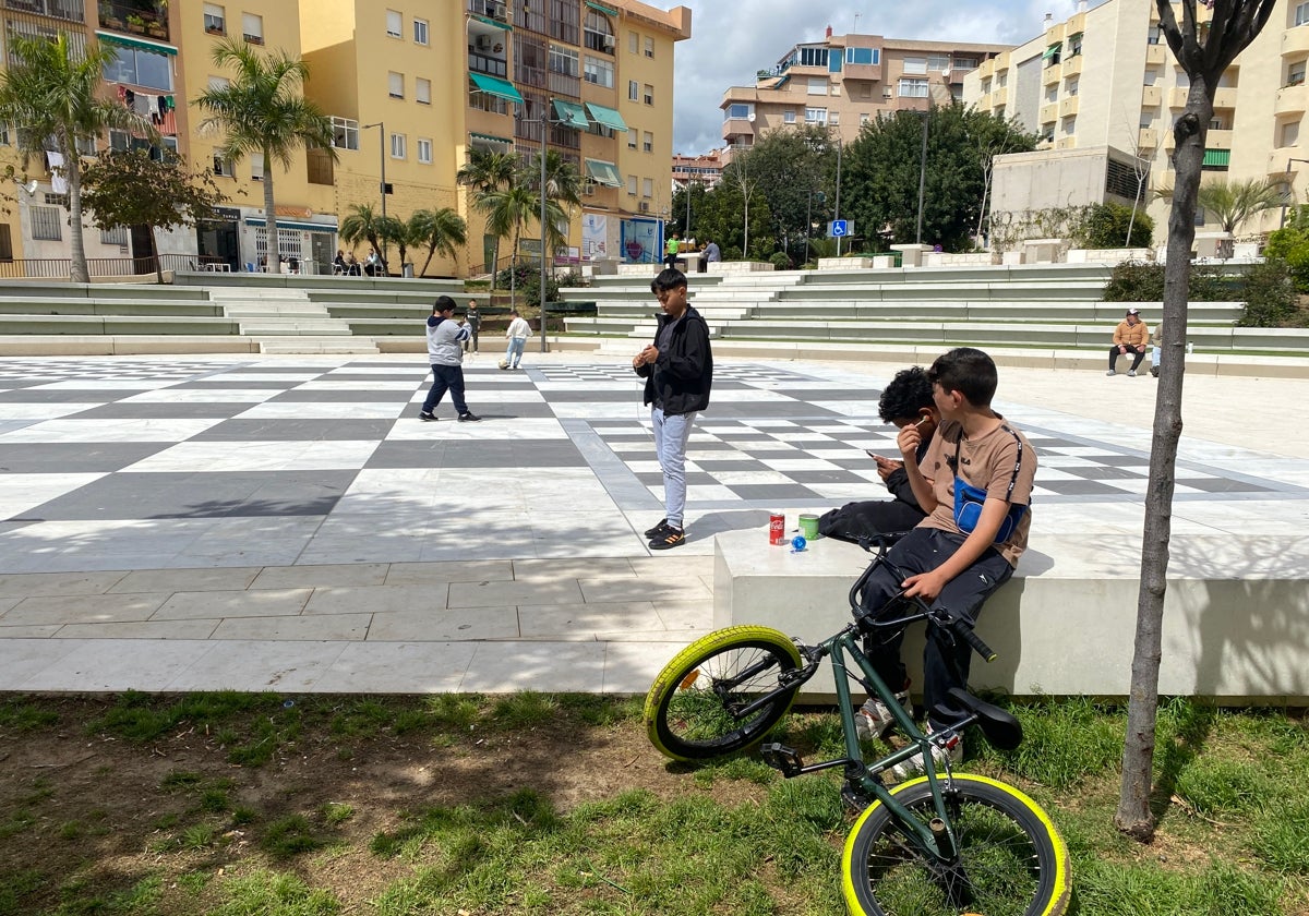 El Ayuntamiento de Estepona renovará los parques infantiles en el núcleo urbano y el extrarradio