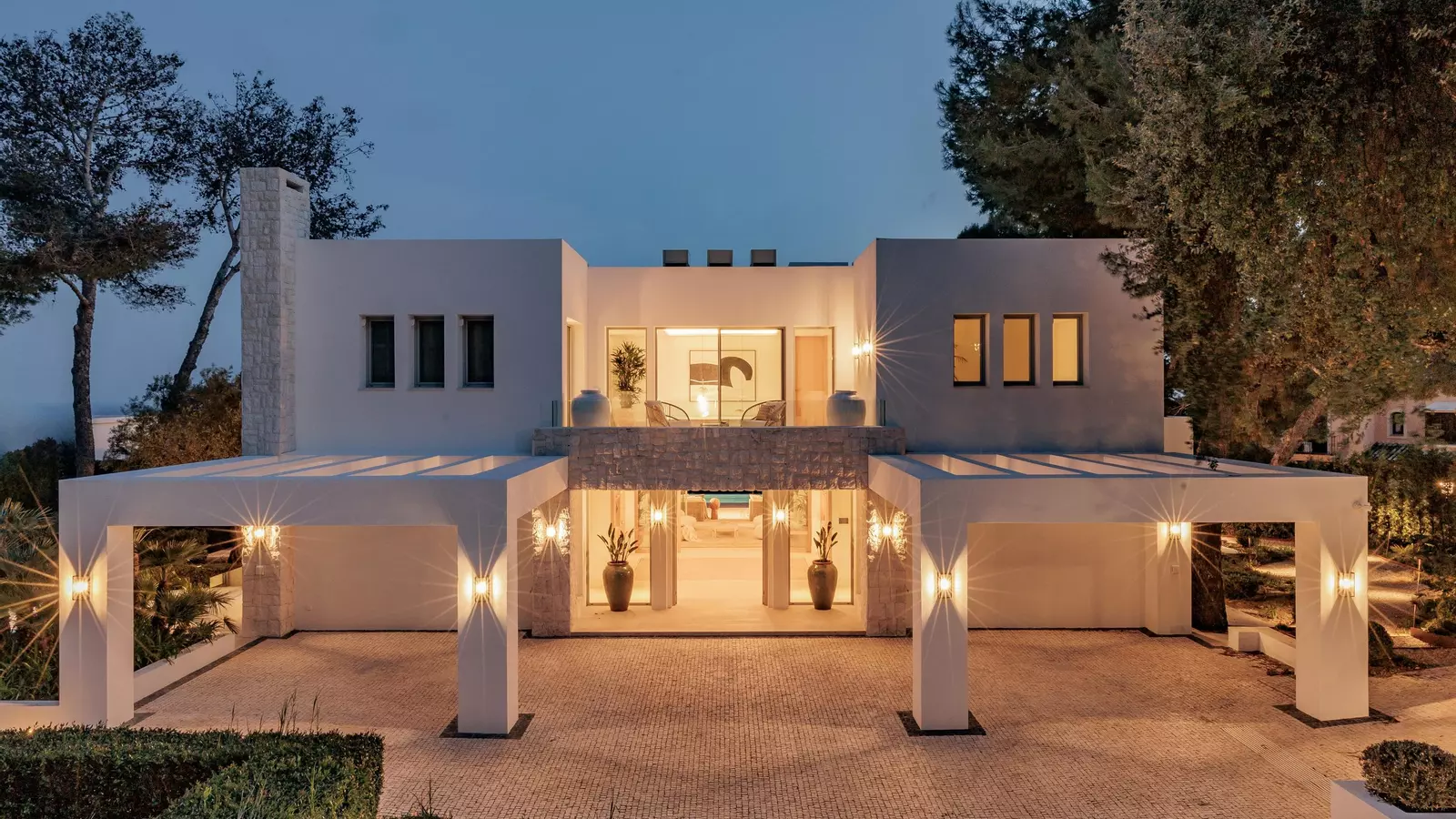 Así es la villa de lujo en la Milla de Oro de Marbella recién reformada a la venta por 25 millones de euros
