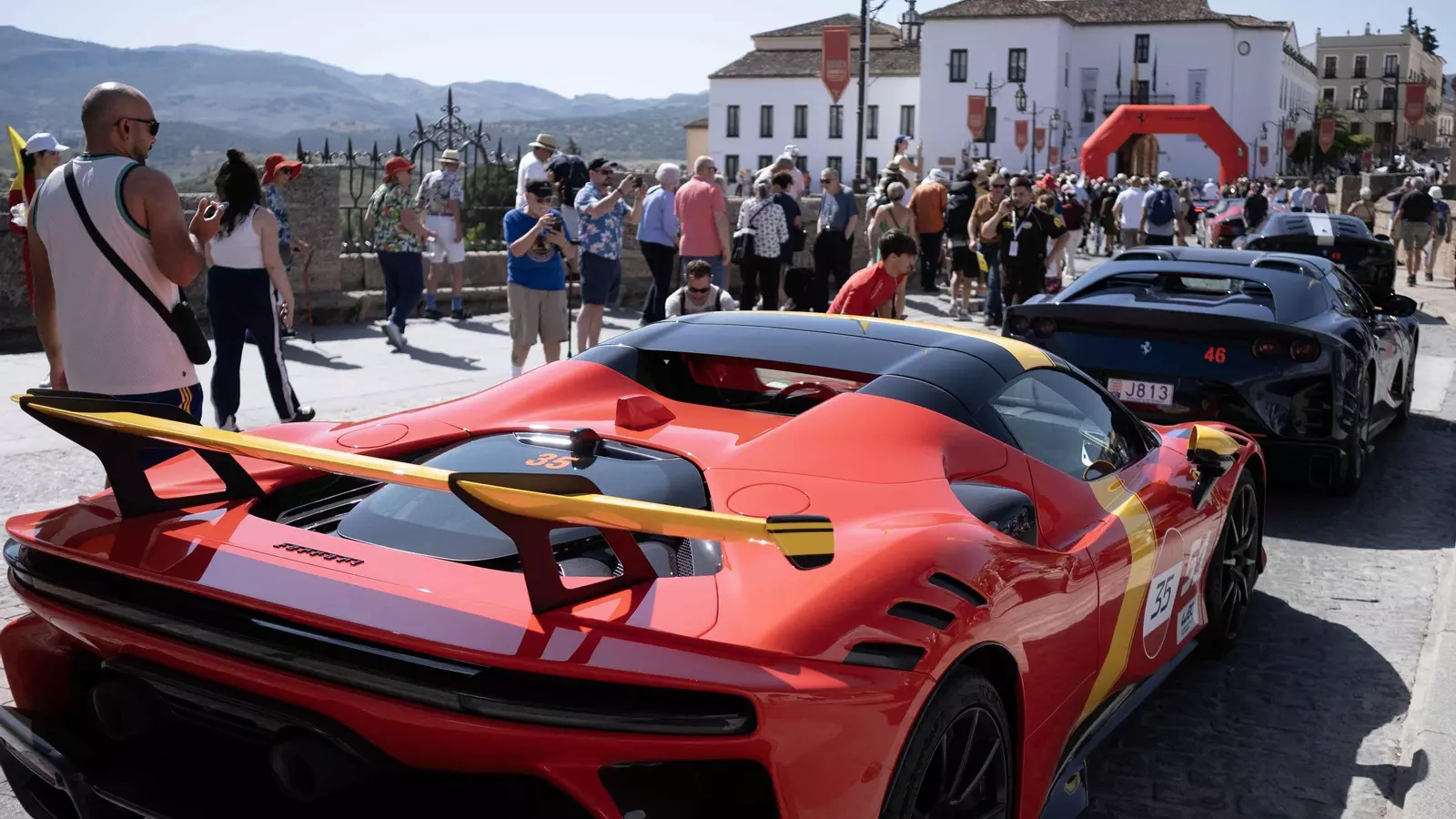 La Ferrari Cavalcade hace parada en Ronda