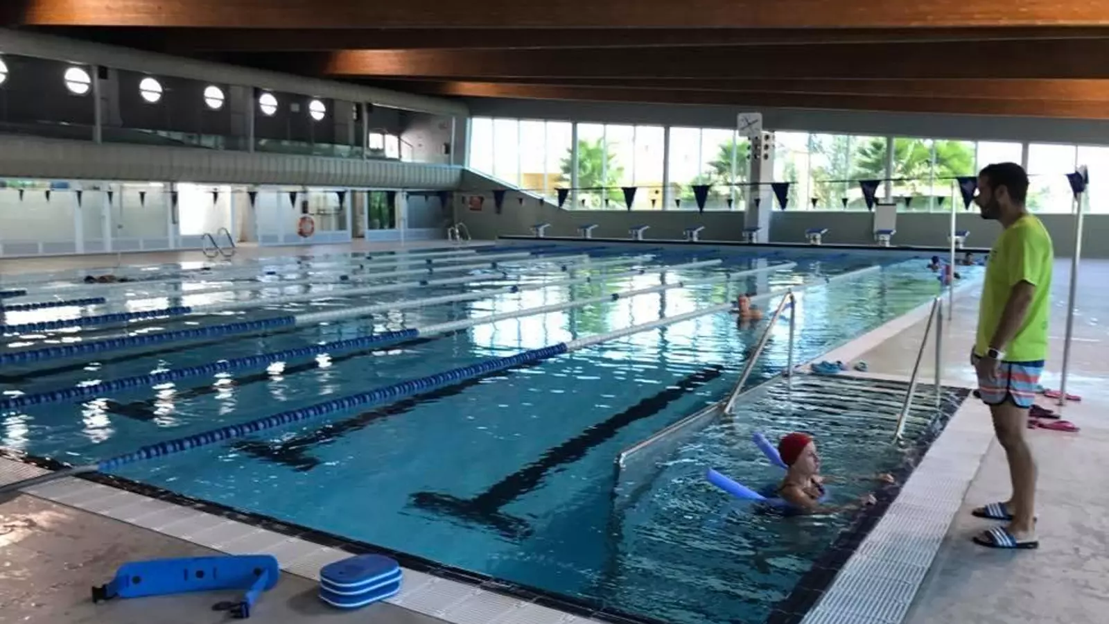Vélez-Málaga publica un bando sobre el uso de agua: luz verde al rellenado parcial de piscinas y riego de zonas verdes