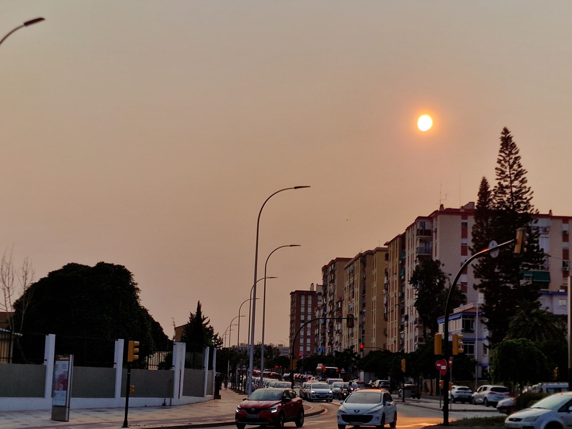 El humo de los devastadores incendios de Canadá se deja sentir en Málaga
