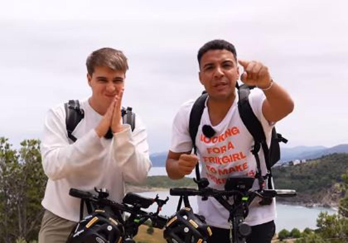 Llegan a Málaga los youtubers que recorren España en patinete eléctrico