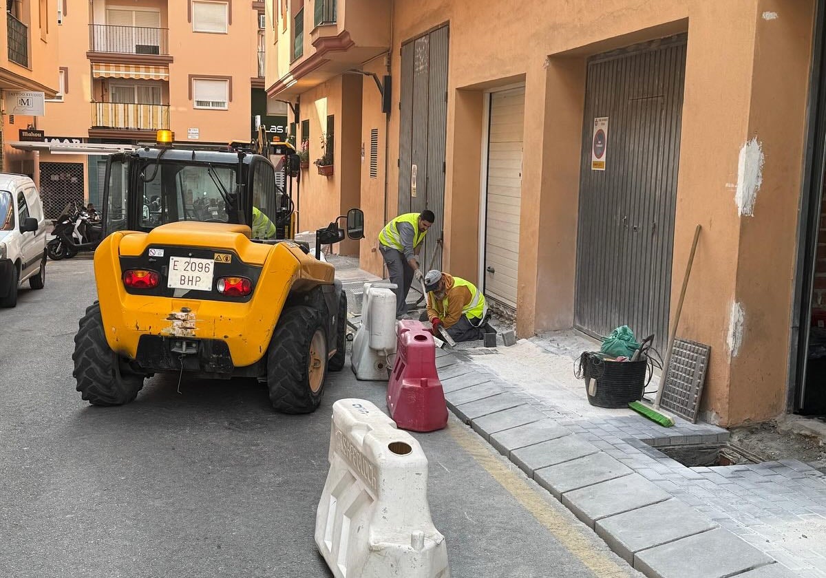Mijas se marca el objetivo de remodelar de manera integral treinta calles del municipio antes de final de año