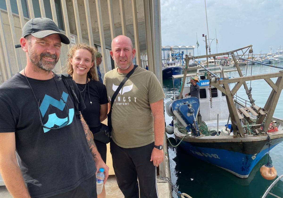 Un barco pesquero de Estepona colabora en una investigación sobre el alga asiática invasora