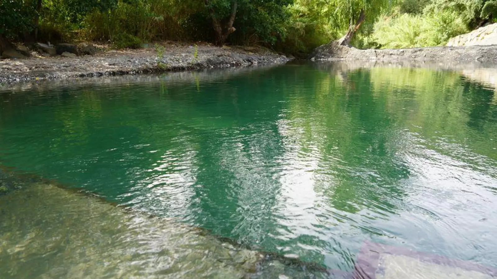 La piscina natural a la que van las familias malagueñas para refrescarse cada verano en Málaga