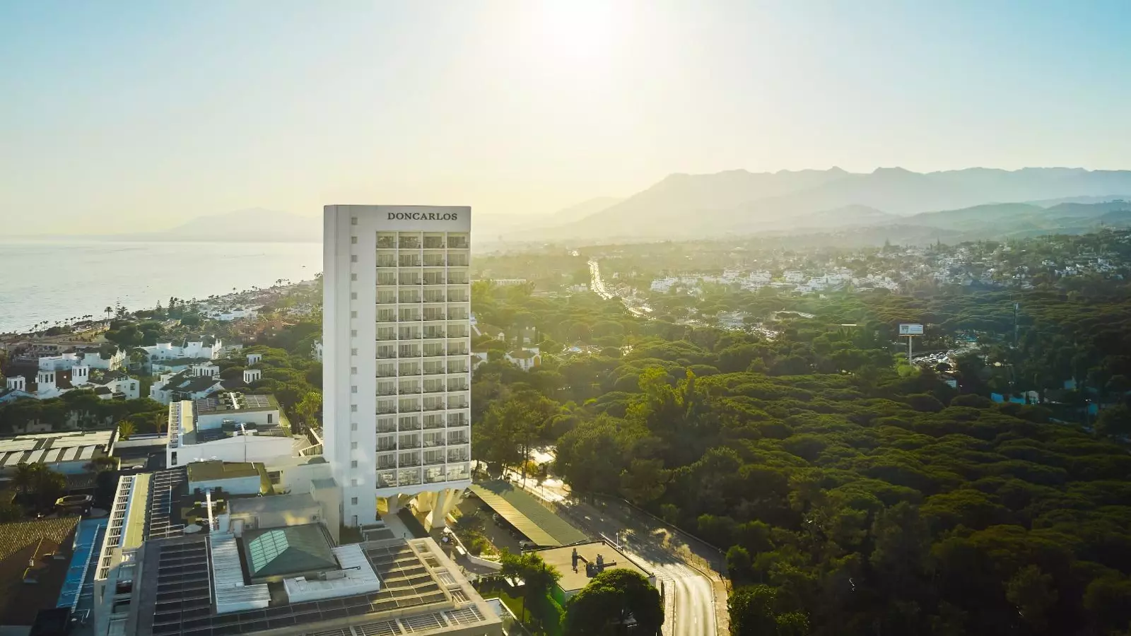 El Don Carlos Marbella abre sus puertas tras acometer la reforma del complejo turístico