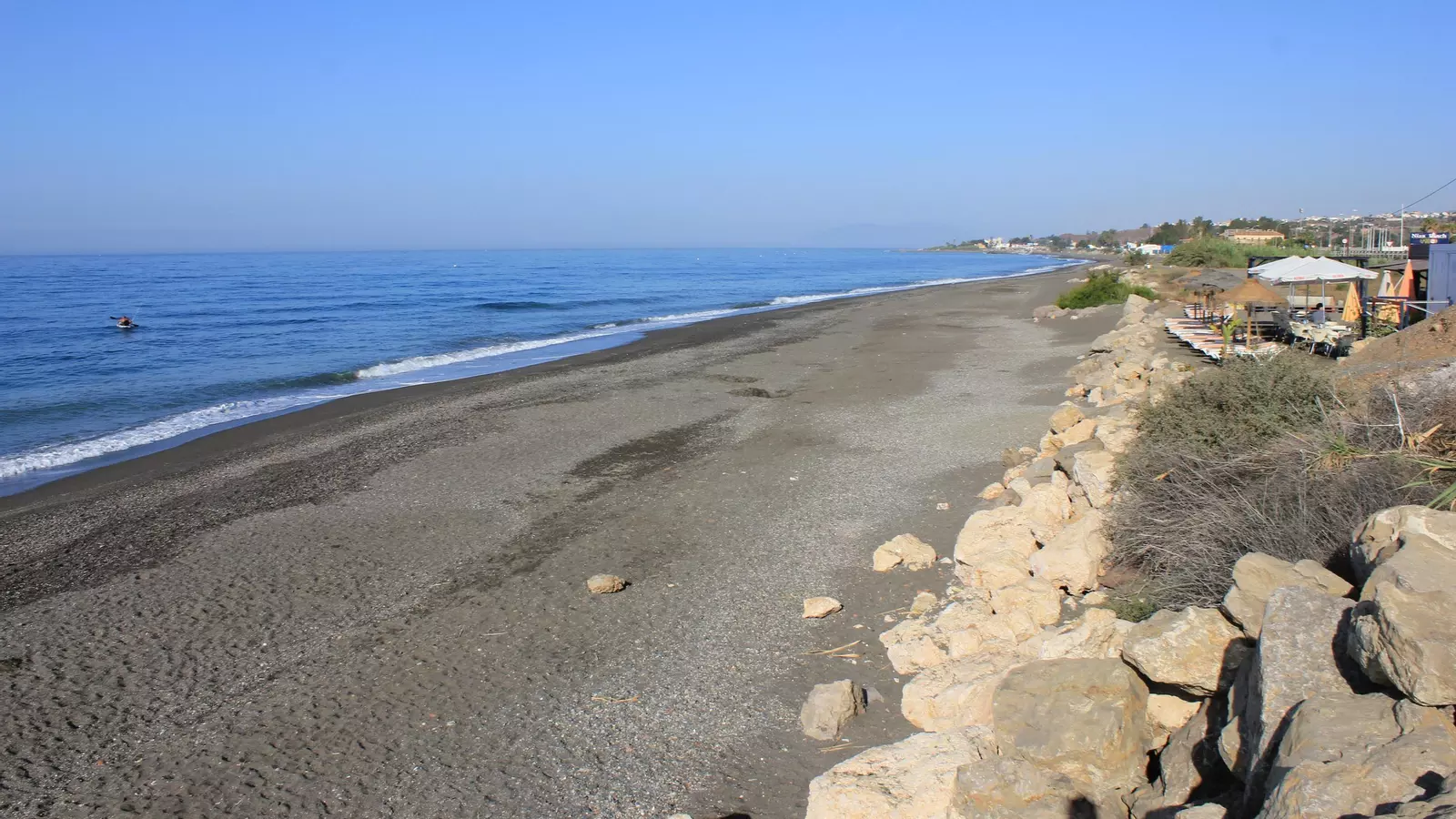 Estas son las playas menos concurridas de Málaga en las que aparcar no es un dolor de cabeza en verano