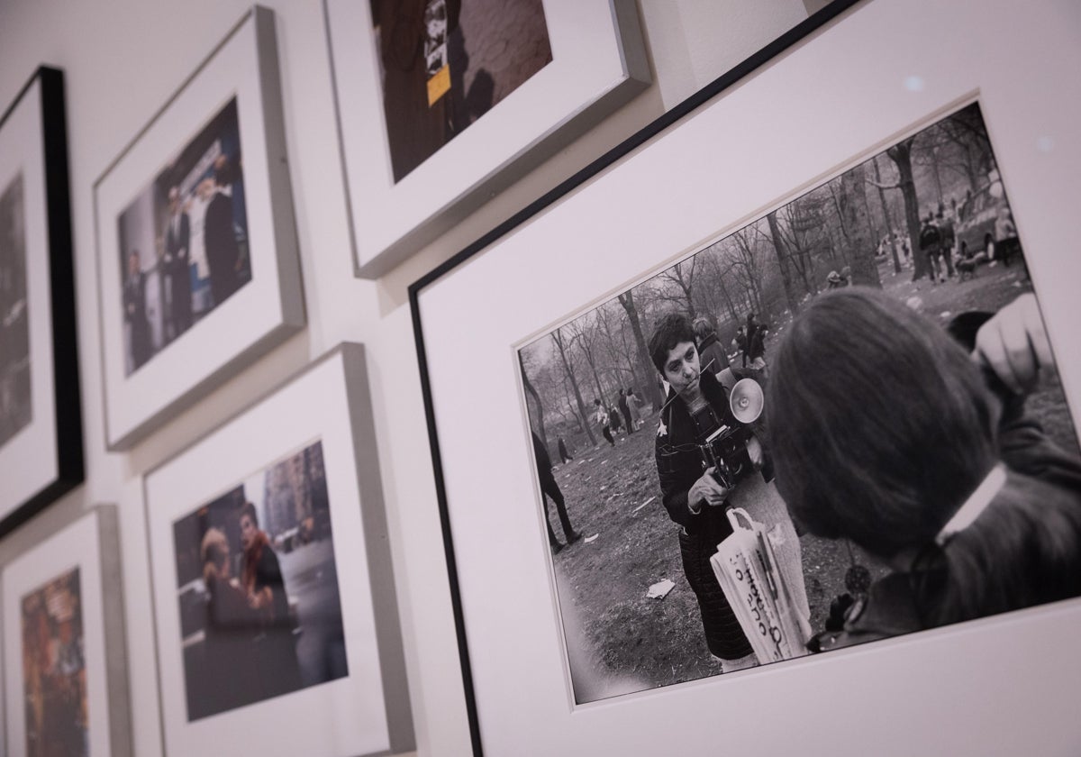 De la América profunda a la fiesta en Studio 54: una exposición en Málaga documenta el siglo XX en Estados Unidos