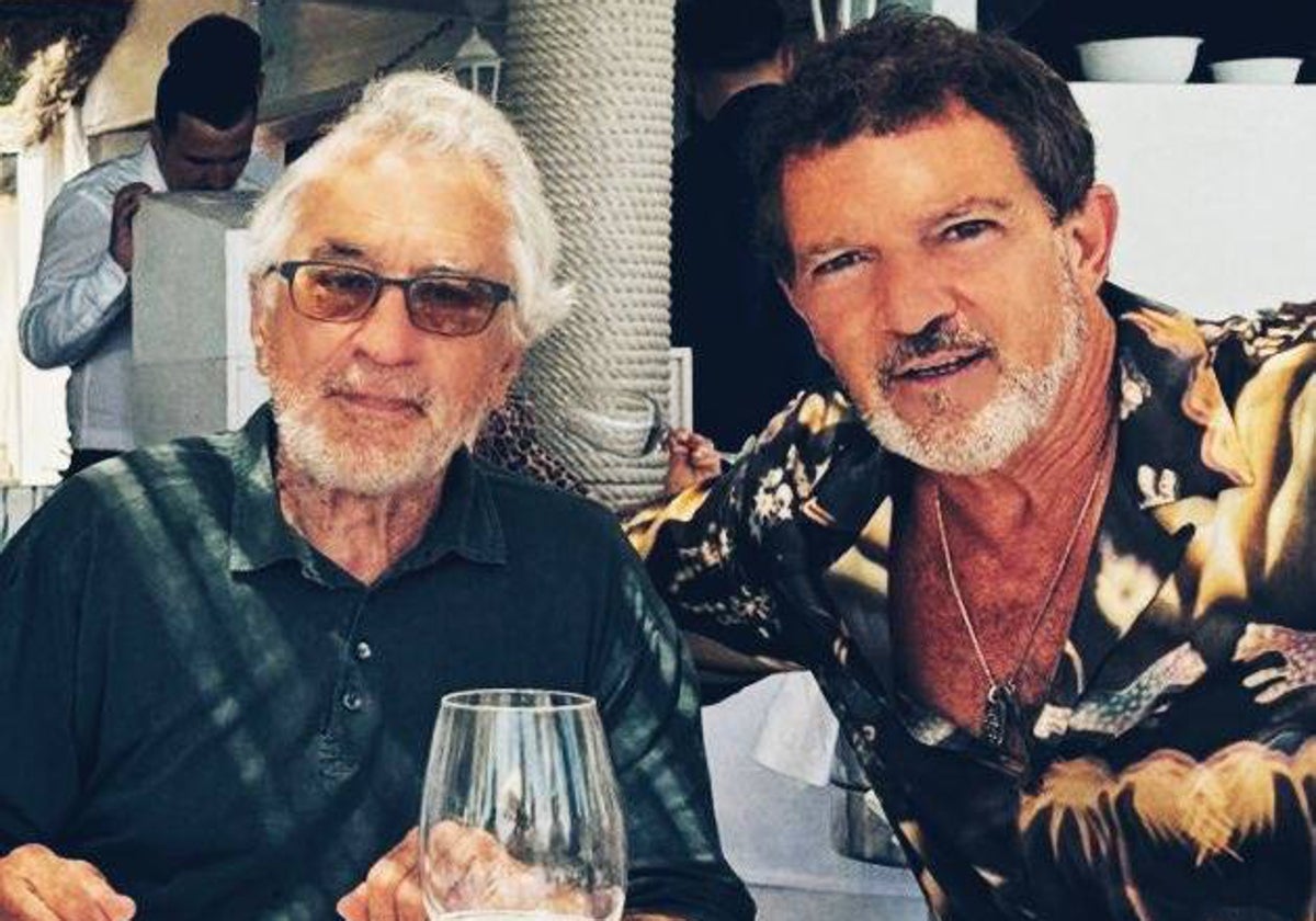 Antonio Banderas se cita con Robert de Niro en Marbella mientras rueda una película con tiburones