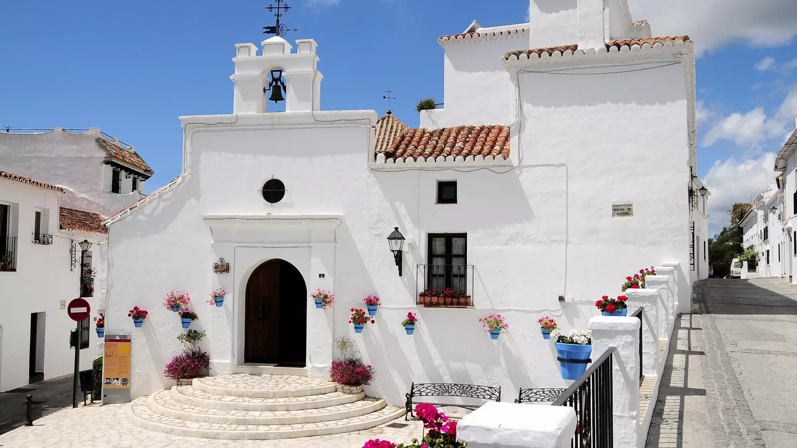 El secreto mejor guardado de Málaga: los pueblos blancos que parecen de película y no puedes perderte este verano