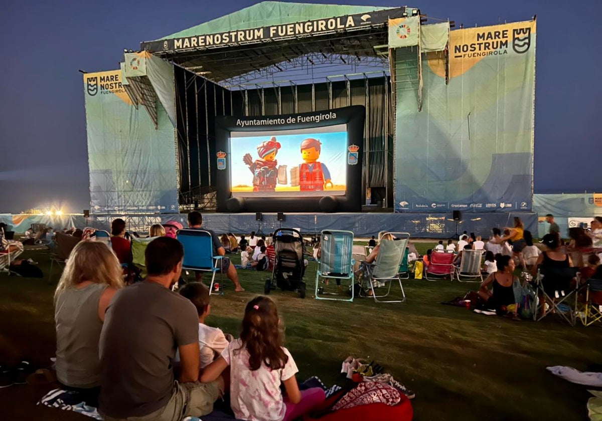 Marenostrum se convierte en un cine de verano familiar y solidario
