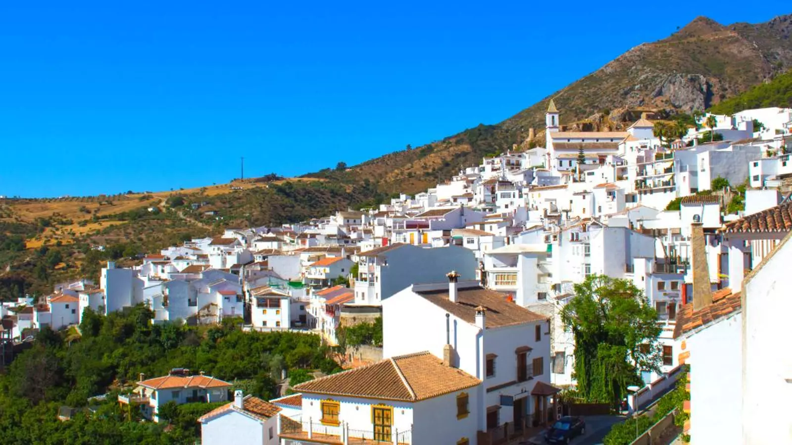 Tiene un jardín botánico con más de 2.500 especies y una gastronomía envidiable, así es este pueblo mágico de Málaga