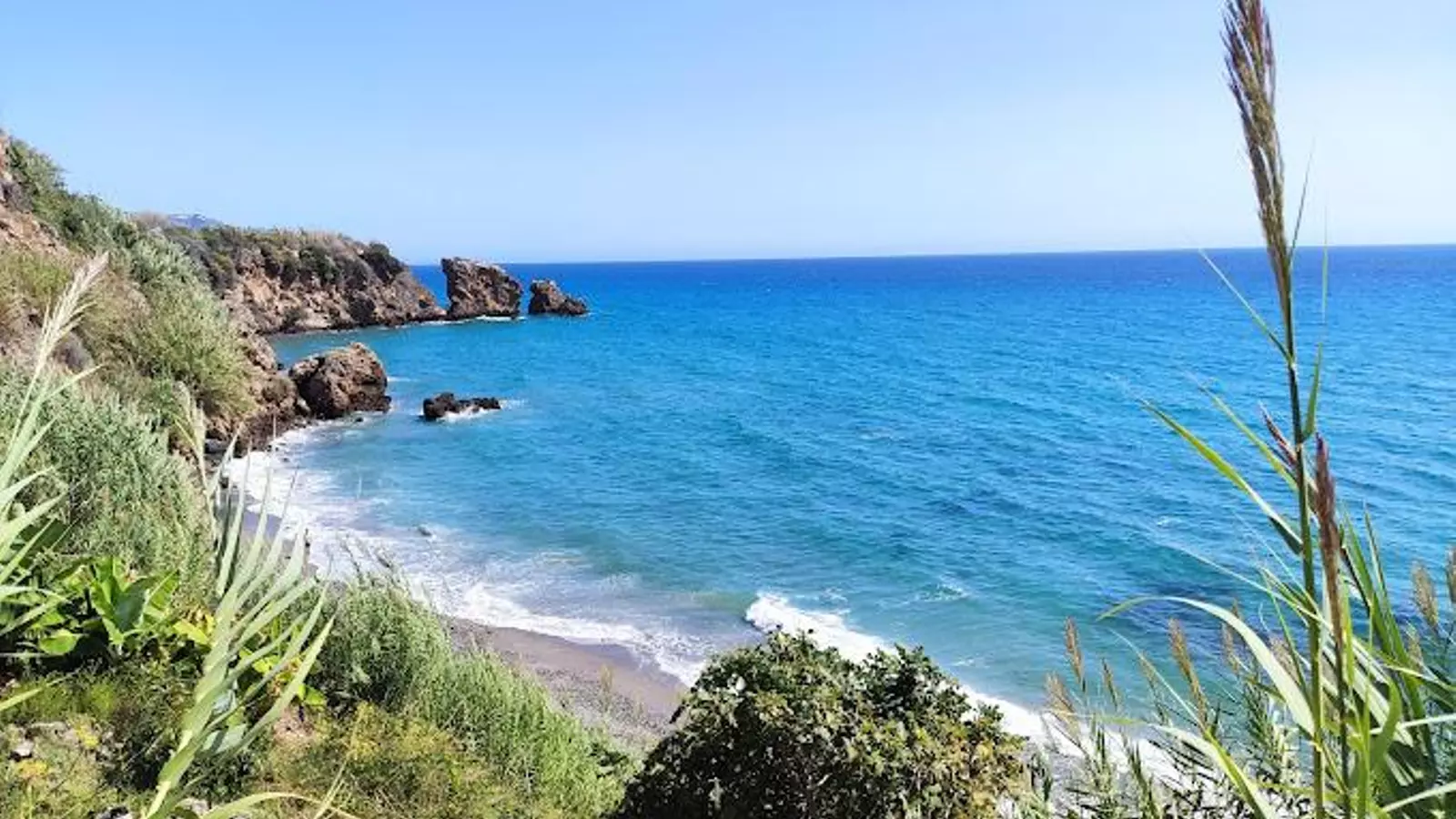 Parece el Caribe, pero está en Málaga: así es la playa secreta donde se rodó ‘Verano Azul’