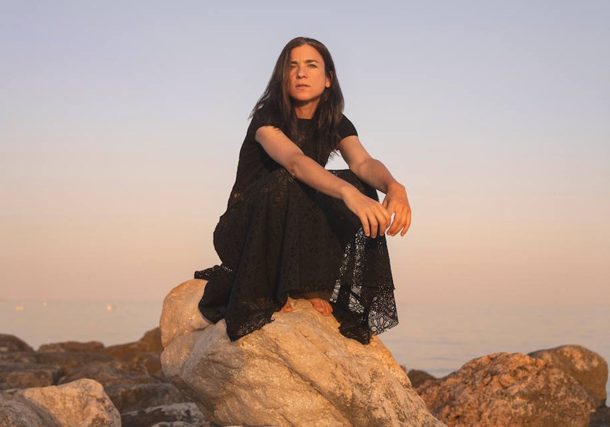 La última 'locura' de Alessandra García: hacer el agosto teatral en las playas de Málaga