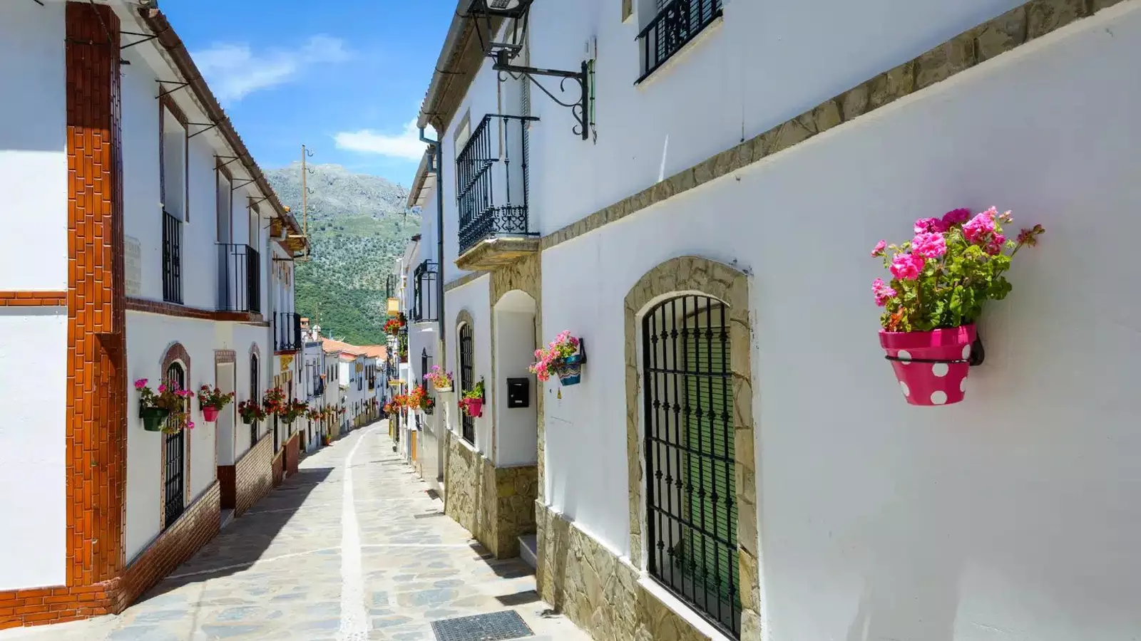 El mejor pueblo de Málaga para visitar en agosto: 