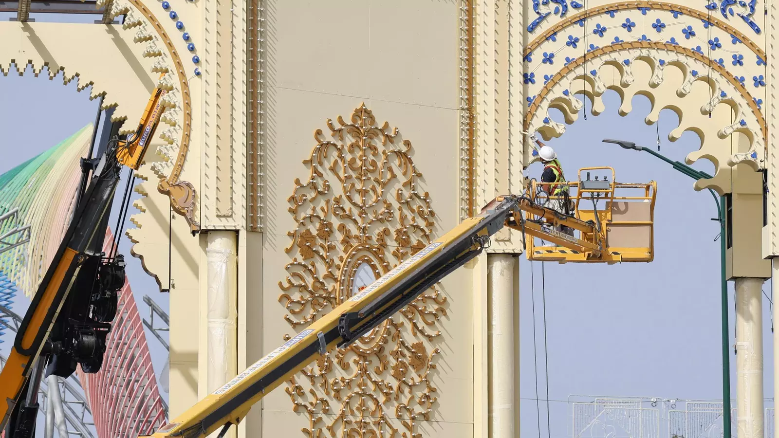 Novedades de la Feria de Málaga: djs malagueños, mayor limpieza y una portada inspirada en la visita de Isabel II