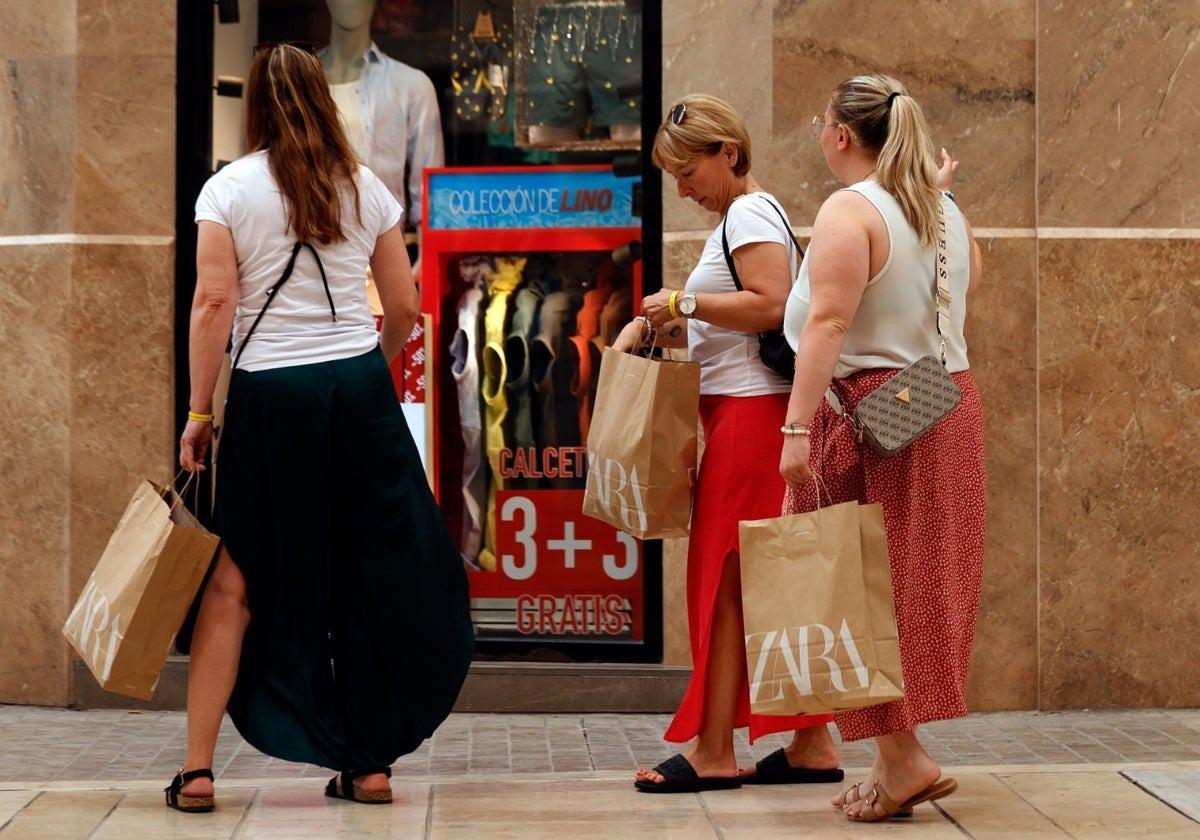 ¿Qué días y festivos abren las tiendas en la feria de Málaga de este año?