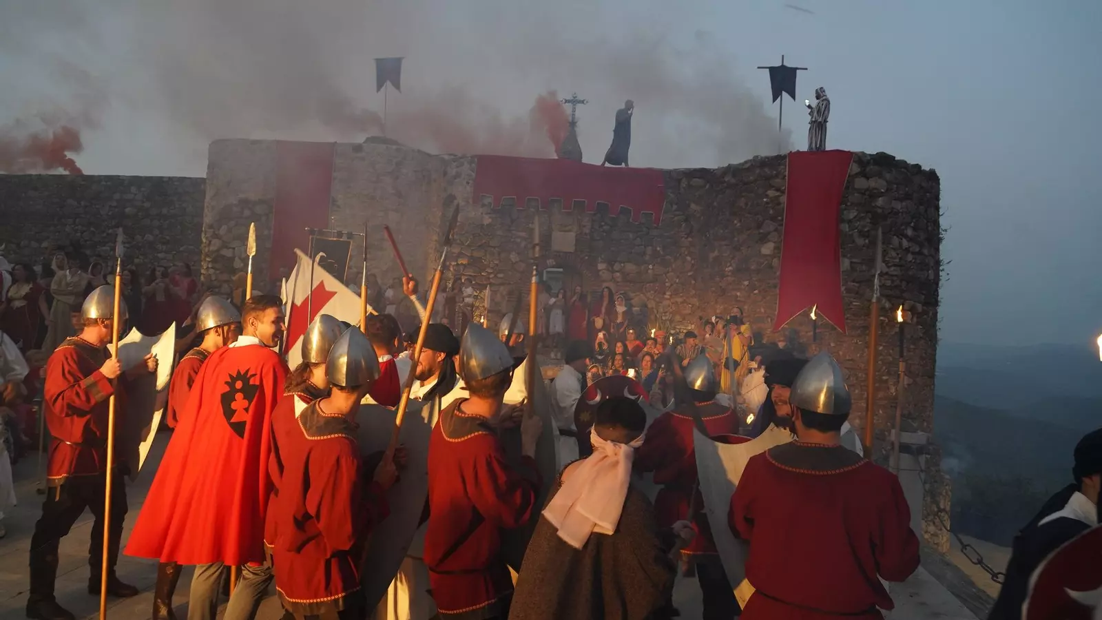 Benadalid se convierte en escenario de batallas, música y espectáculos durante cinco días intensos con su Feria y Fiesta de Moros y Cristianos