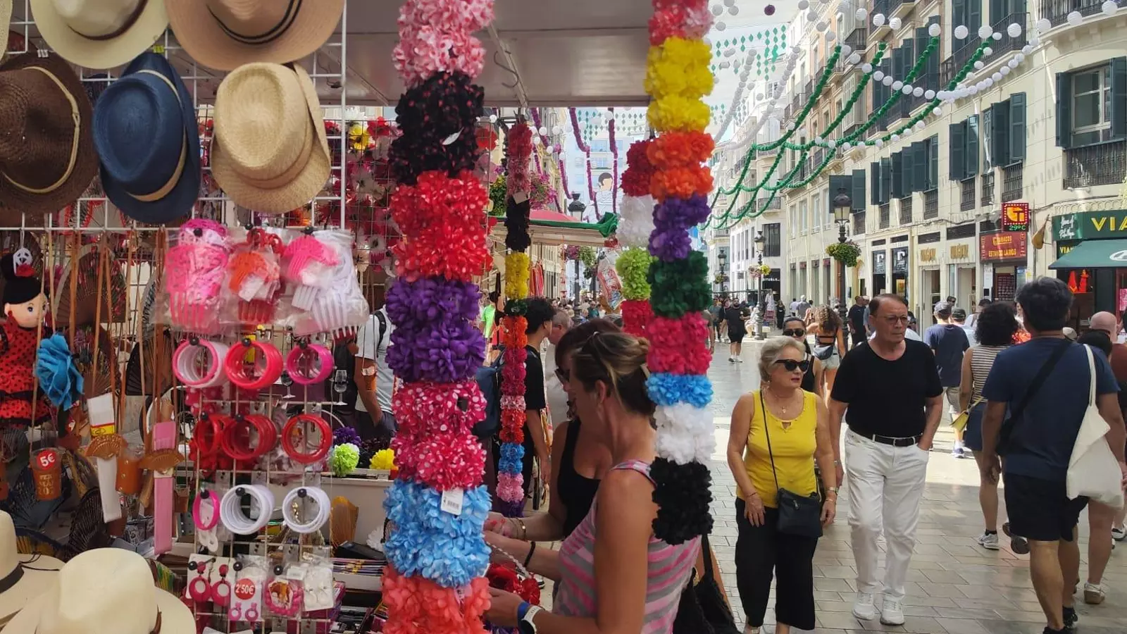 Feria de Málaga: puestos en familia y de generación en generación