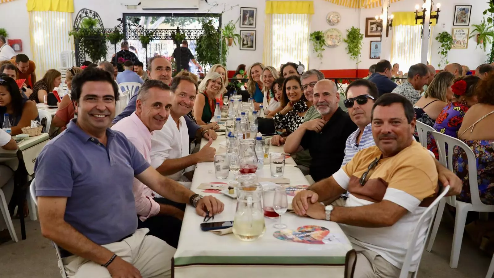 Una caseta en la Feria de Málaga puede ofrecer al día mil platos de paella y 400 litros de cerveza