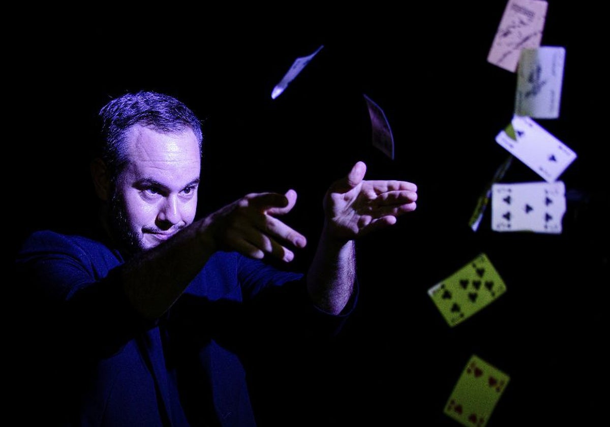 La magia de Jorge Blass se propone llenar la plaza de toros de Estepona