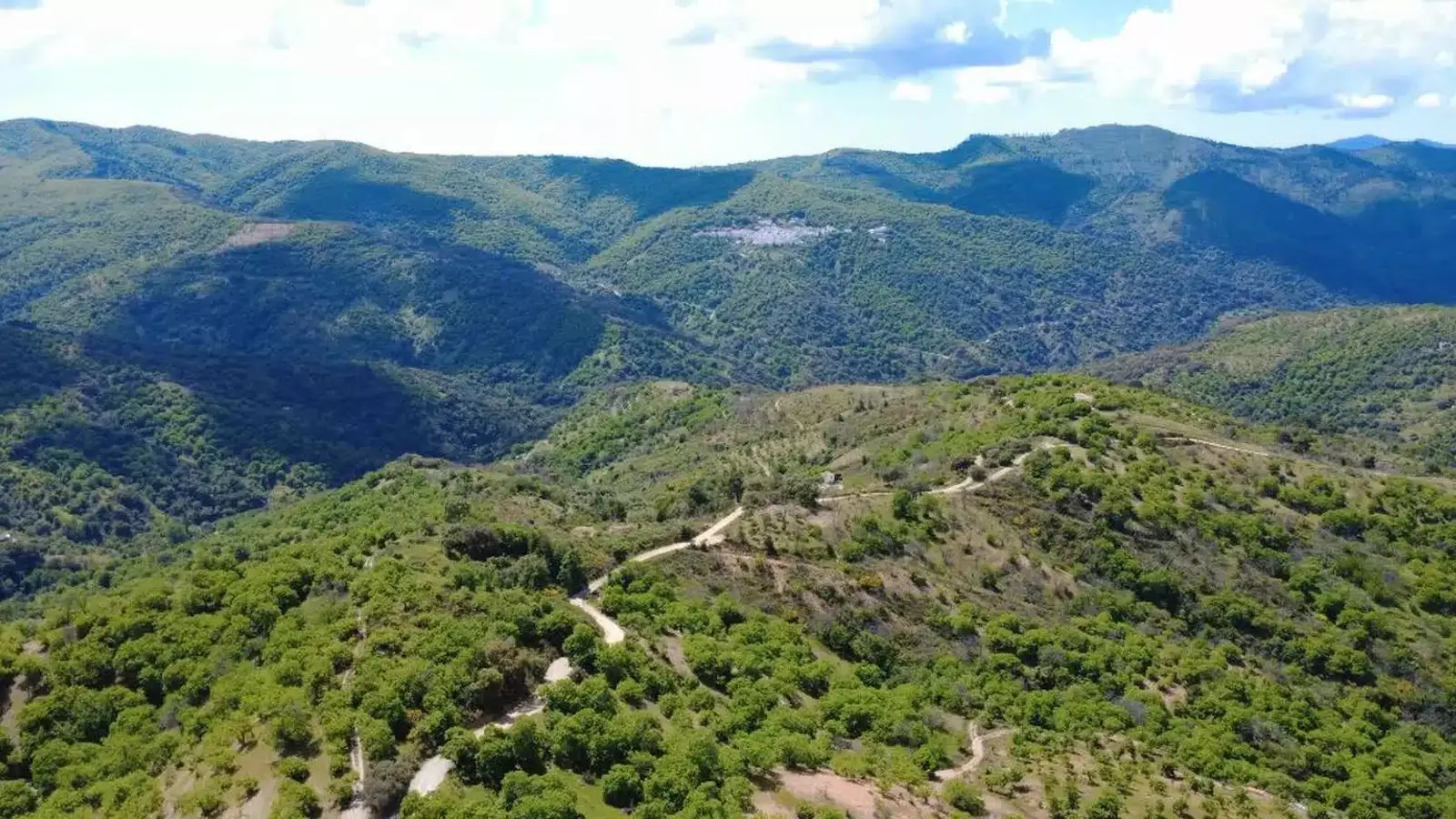 Esta ruta de senderismo conecta dos pequeños pueblos de Málaga y deja 