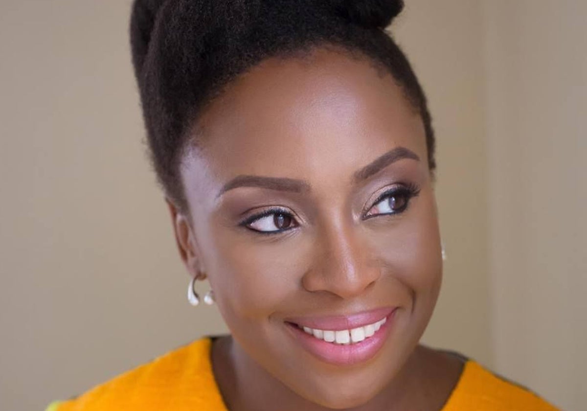 «La amistad entre mujeres es revolucionaria», asegura Chimananada Ngozi Adichie